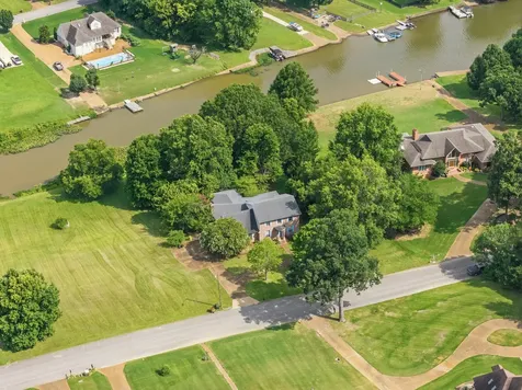 435 Lakeshore Drive Lexington TN 38351