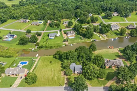 435 Lakeshore Drive Lexington TN 38351