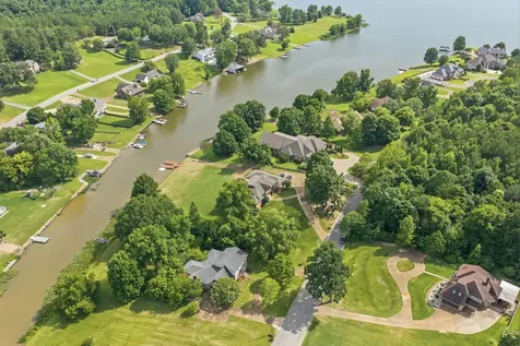 435 Lakeshore Drive Lexington TN 38351