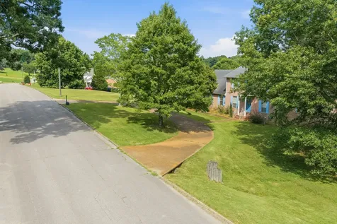 435 Lakeshore Drive Lexington TN 38351