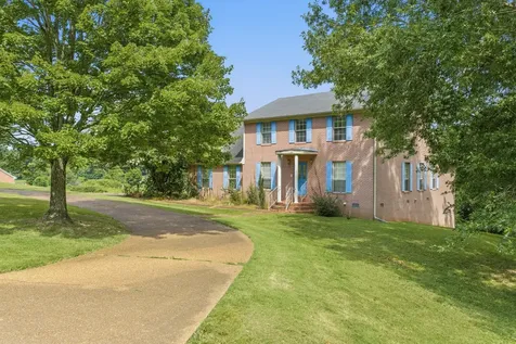 435 Lakeshore Drive Lexington TN 38351