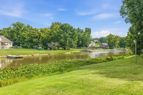 435 Lakeshore Drive Lexington TN 38351