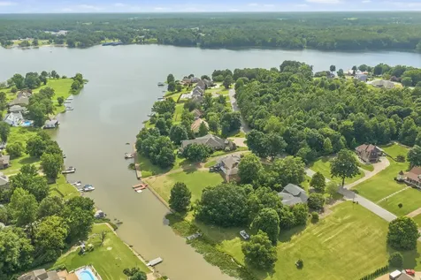 435 Lakeshore Drive Lexington TN 38351