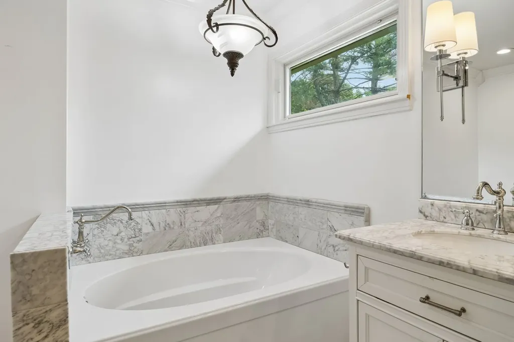 702 Wilson Pike Brentwood TN 37027