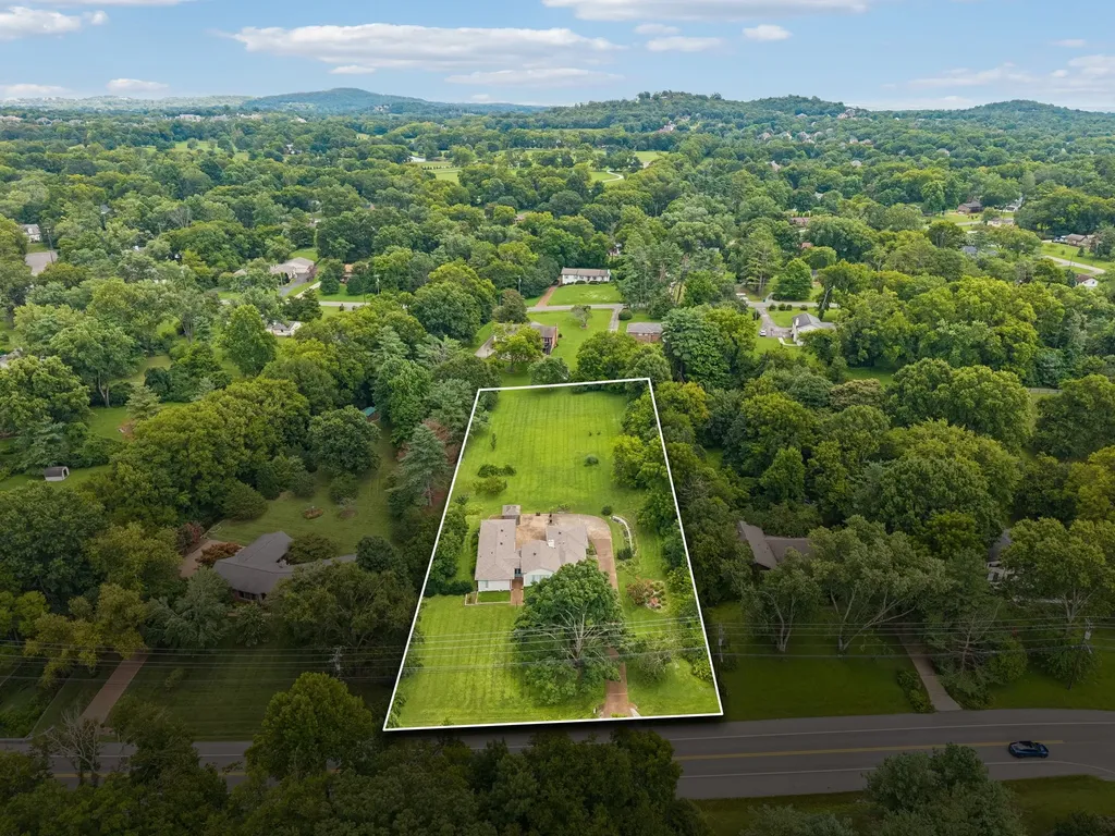 702 Wilson Pike Brentwood TN 37027