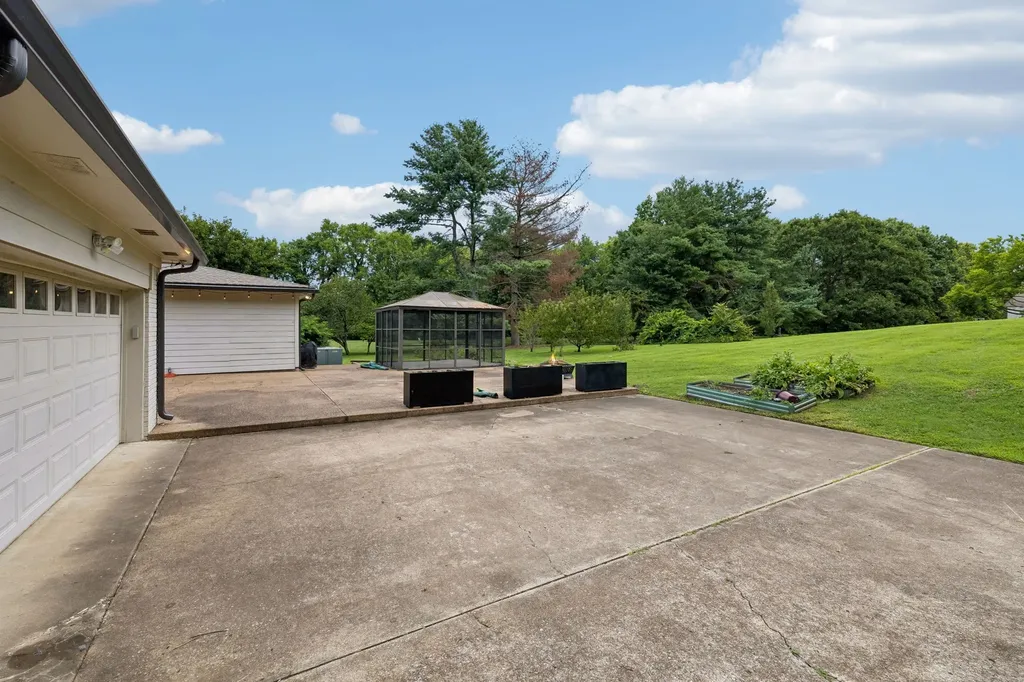 702 Wilson Pike Brentwood TN 37027