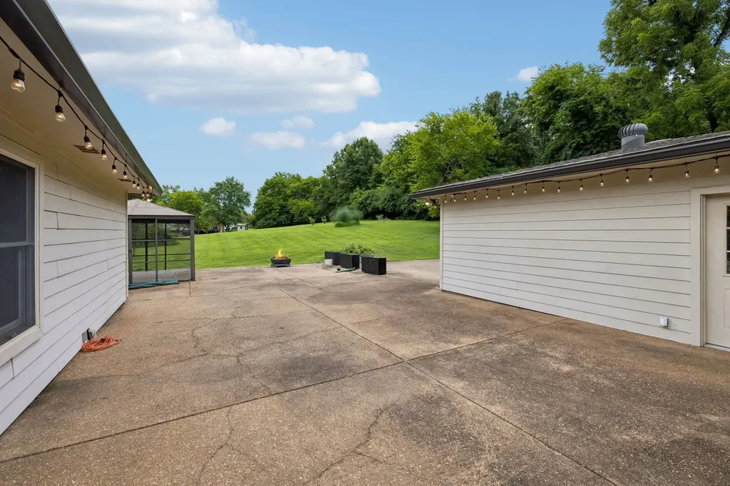 702 Wilson Pike Brentwood TN 37027