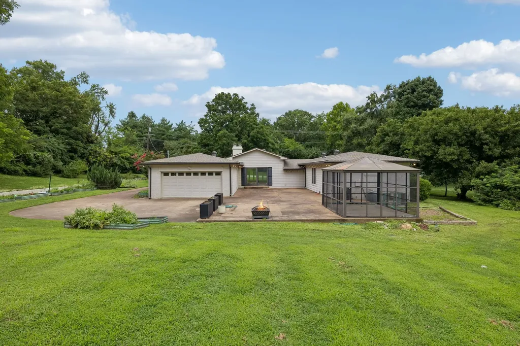 702 Wilson Pike Brentwood TN 37027