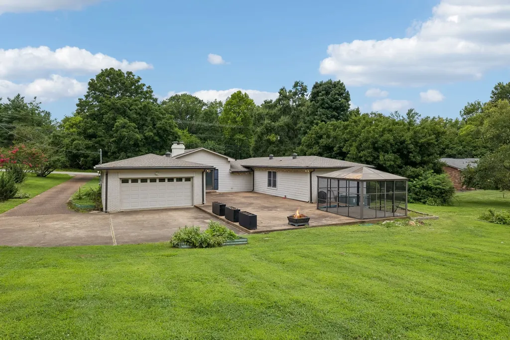 702 Wilson Pike Brentwood TN 37027
