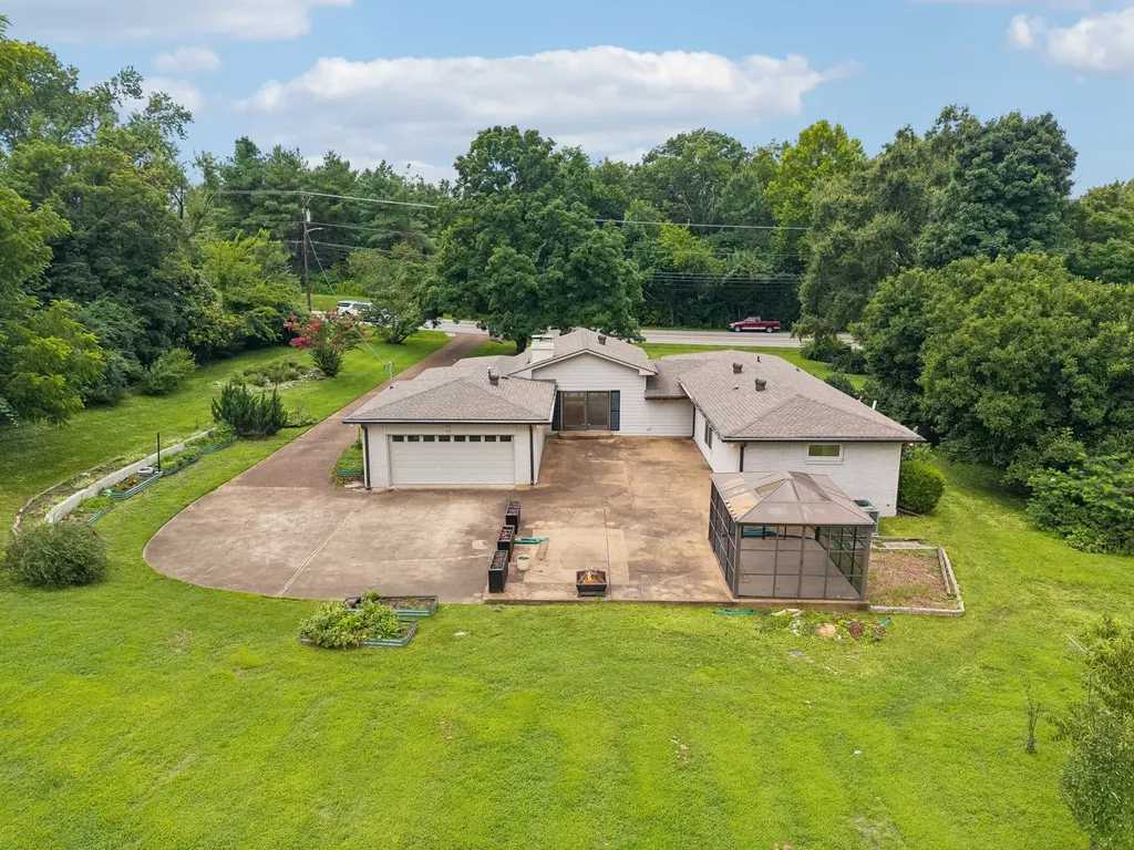 702 Wilson Pike Brentwood TN 37027
