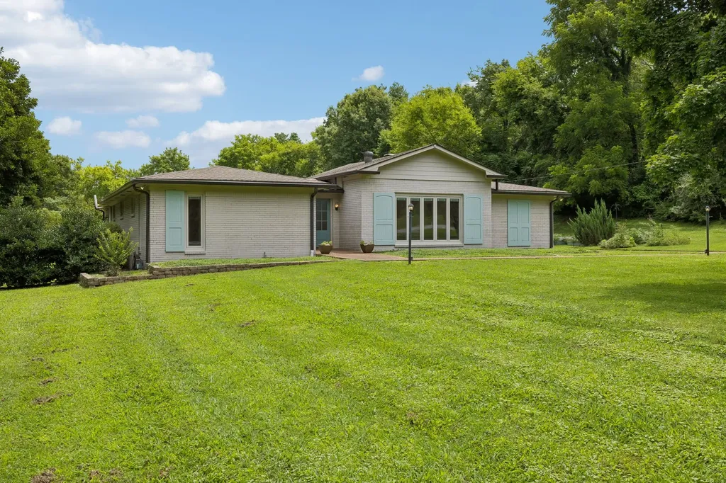 702 Wilson Pike Brentwood TN 37027