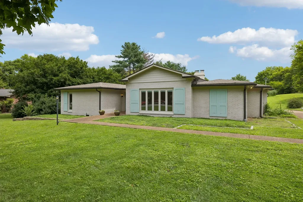 702 Wilson Pike Brentwood TN 37027