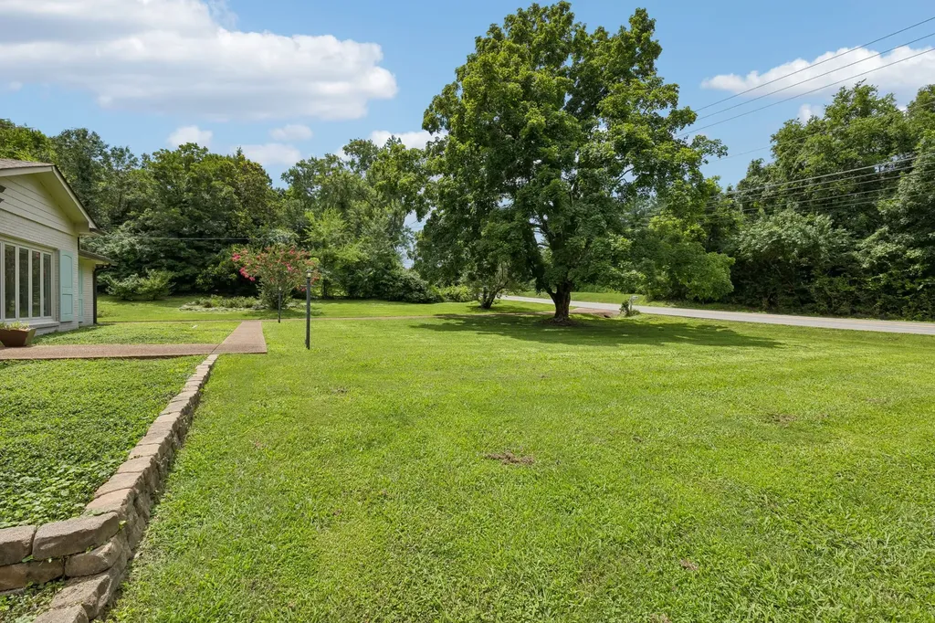 702 Wilson Pike Brentwood TN 37027