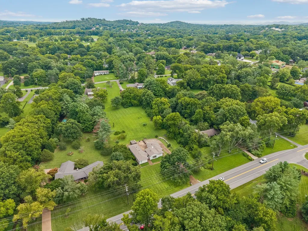 702 Wilson Pike Brentwood TN 37027