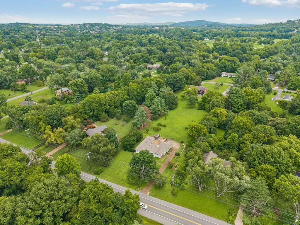 702 Wilson Pike Brentwood TN 37027