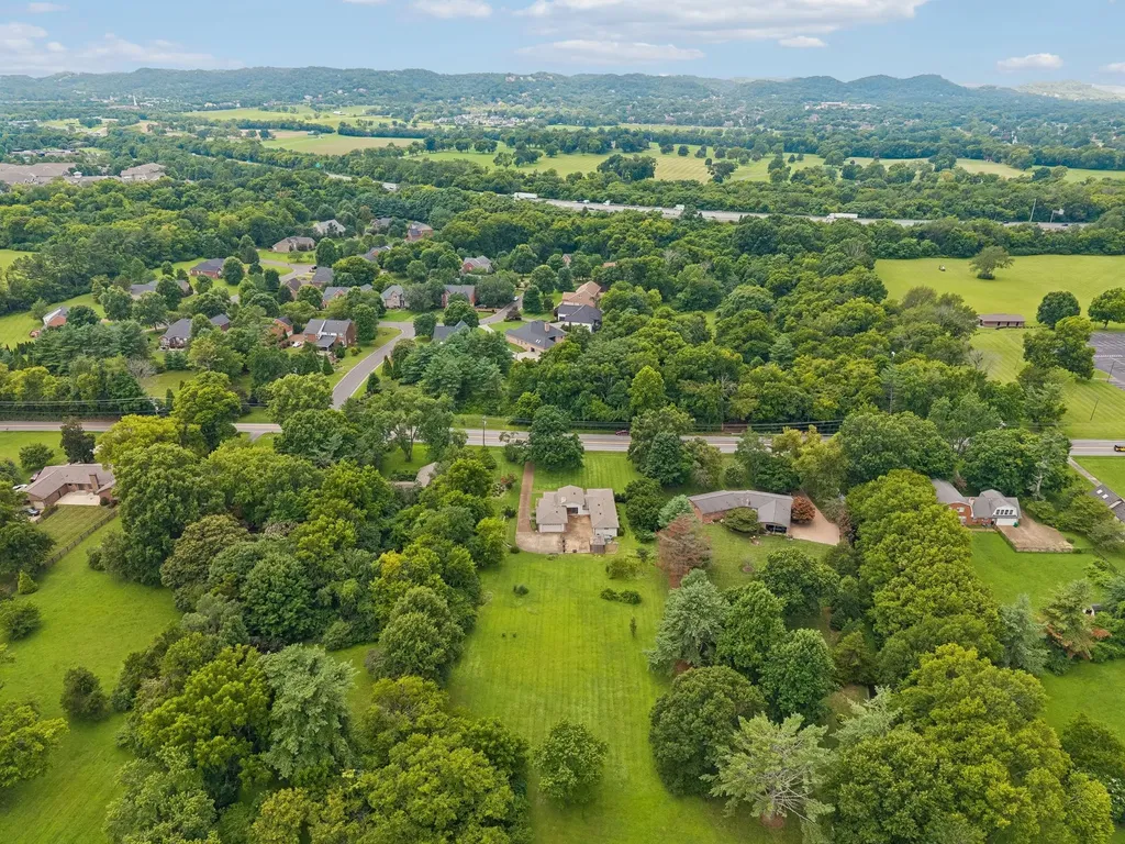 702 Wilson Pike Brentwood TN 37027