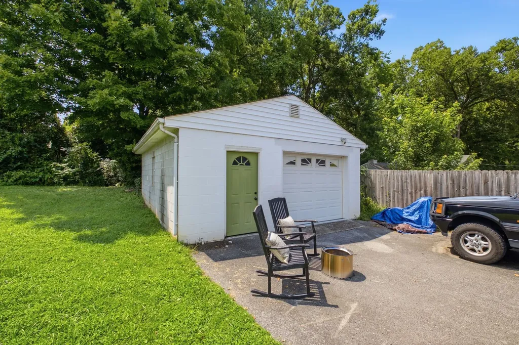 5625 Meadowcrest Lane Nashville TN 37209