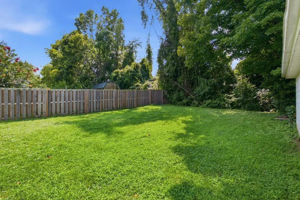 5625 Meadowcrest Lane Nashville TN 37209