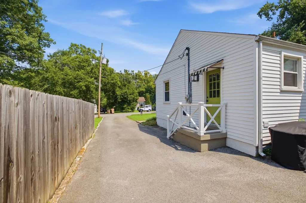 5625 Meadowcrest Lane Nashville TN 37209