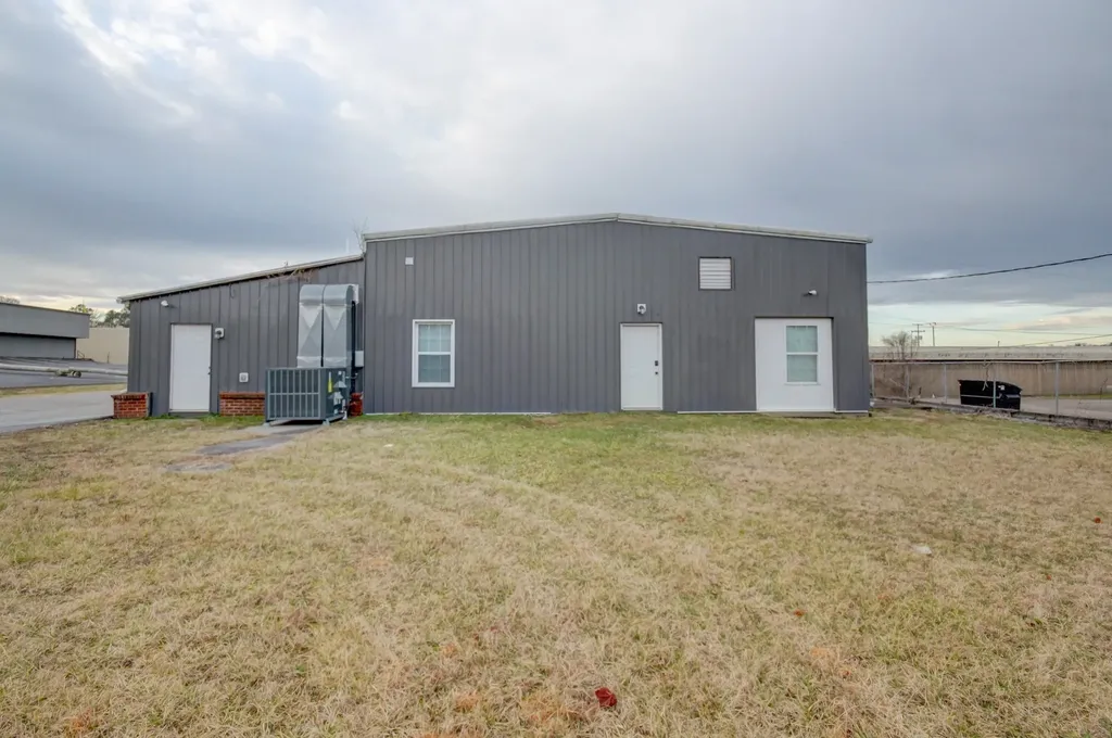 1017 S Riverside Dr Suite 241 242 Clarksville TN 37040