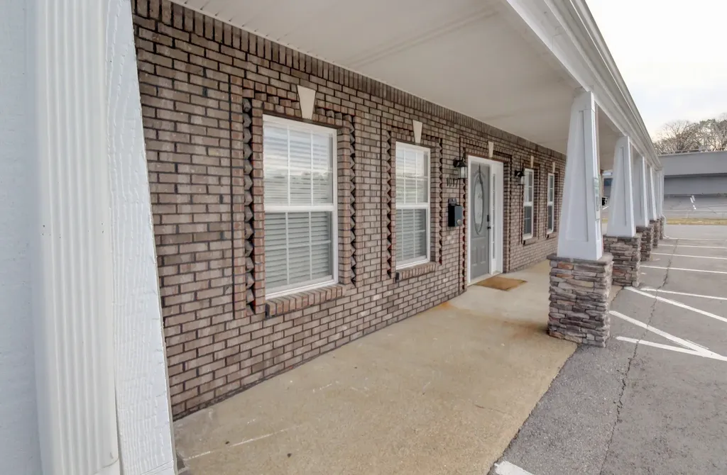 1017 S Riverside Dr Suite 241 242 Clarksville TN 37040