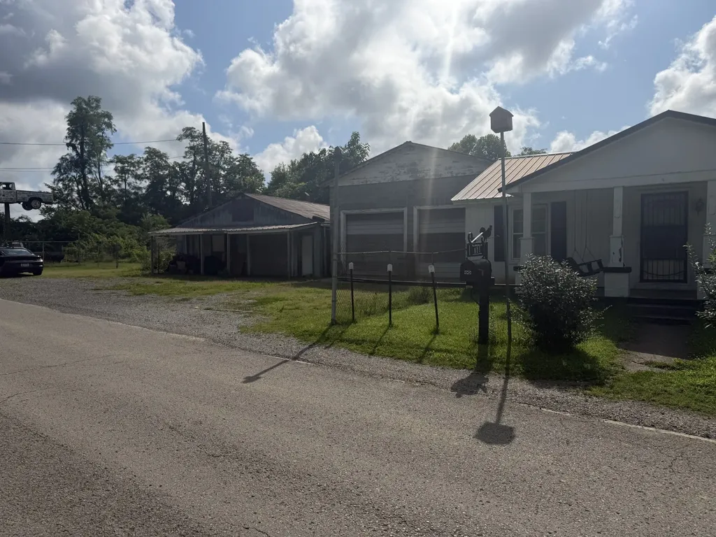 712 Fisher Avenue Smithville TN 37166