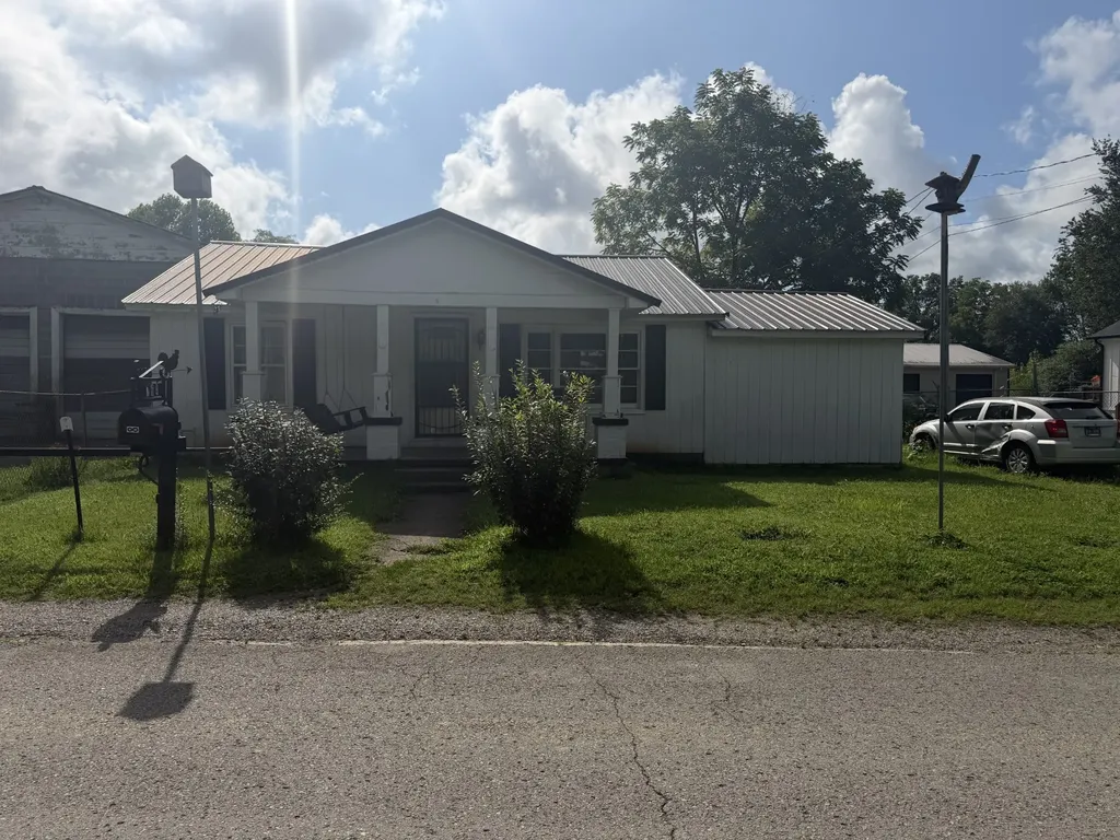 712 Fisher Avenue Smithville TN 37166