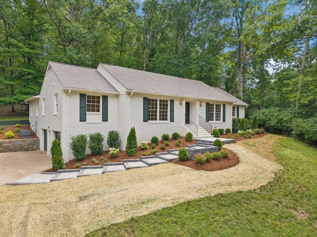 6004 Hillsboro Pike Nashville TN 37215