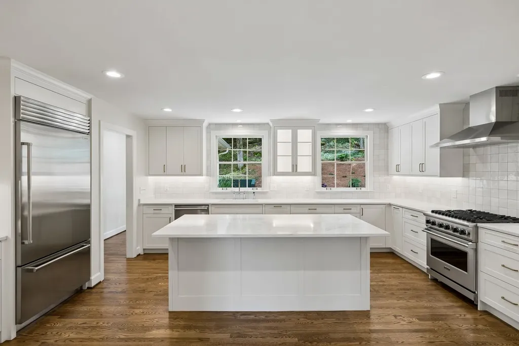 6004 Hillsboro Pike Nashville TN 37215