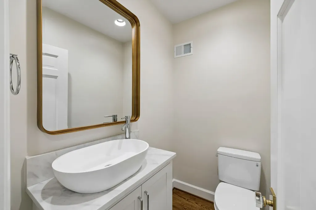 6004 Hillsboro Pike Nashville TN 37215