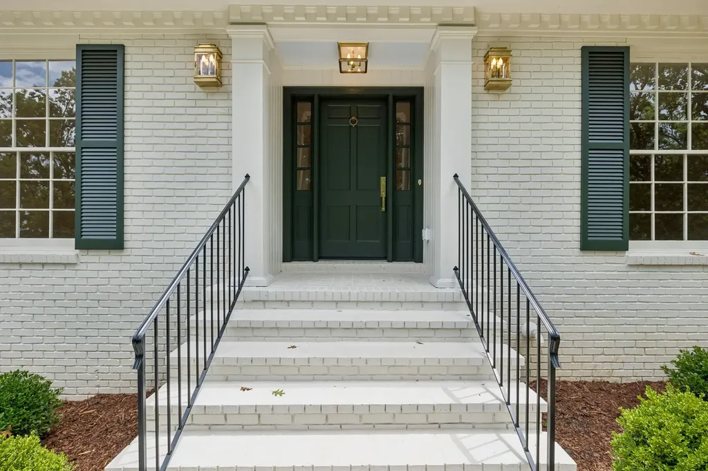 6004 Hillsboro Pike Nashville TN 37215