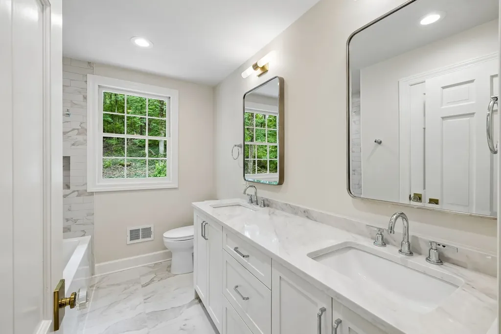 6004 Hillsboro Pike Nashville TN 37215