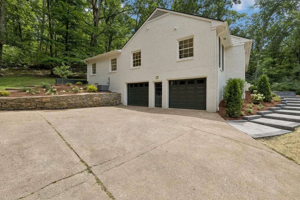 6004 Hillsboro Pike Nashville TN 37215