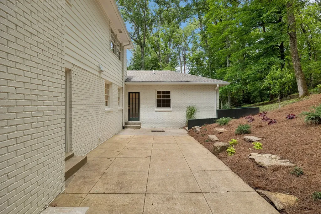 6004 Hillsboro Pike Nashville TN 37215