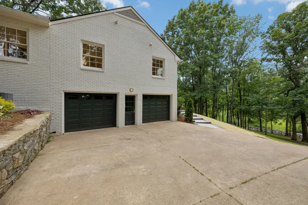 6004 Hillsboro Pike Nashville TN 37215