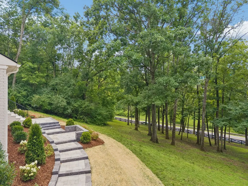 6004 Hillsboro Pike Nashville TN 37215