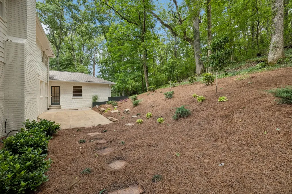 6004 Hillsboro Pike Nashville TN 37215