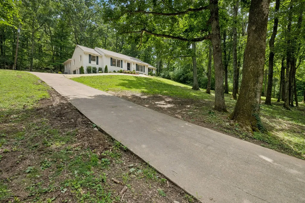 6004 Hillsboro Pike Nashville TN 37215