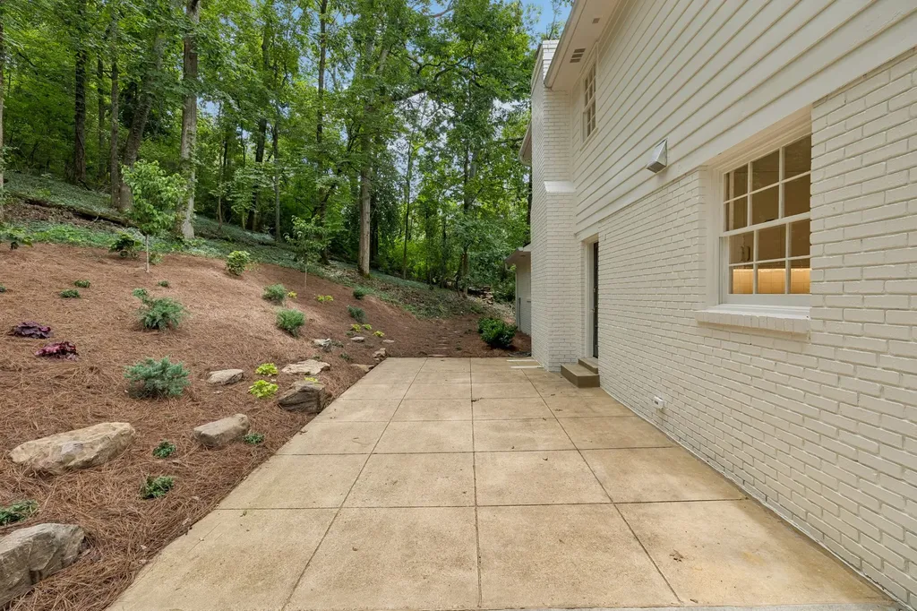 6004 Hillsboro Pike Nashville TN 37215