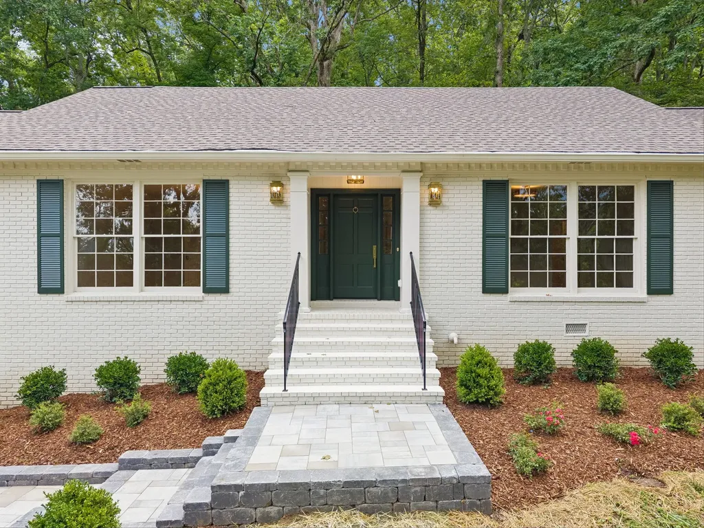 6004 Hillsboro Pike Nashville TN 37215