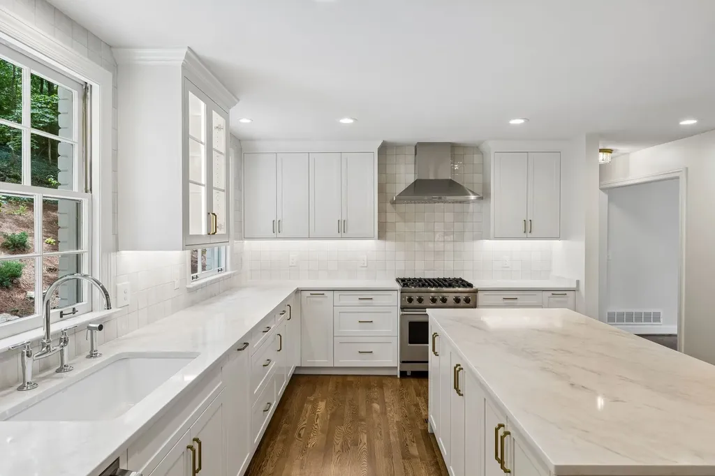 6004 Hillsboro Pike Nashville TN 37215