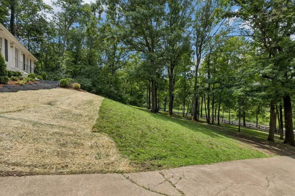 6004 Hillsboro Pike Nashville TN 37215