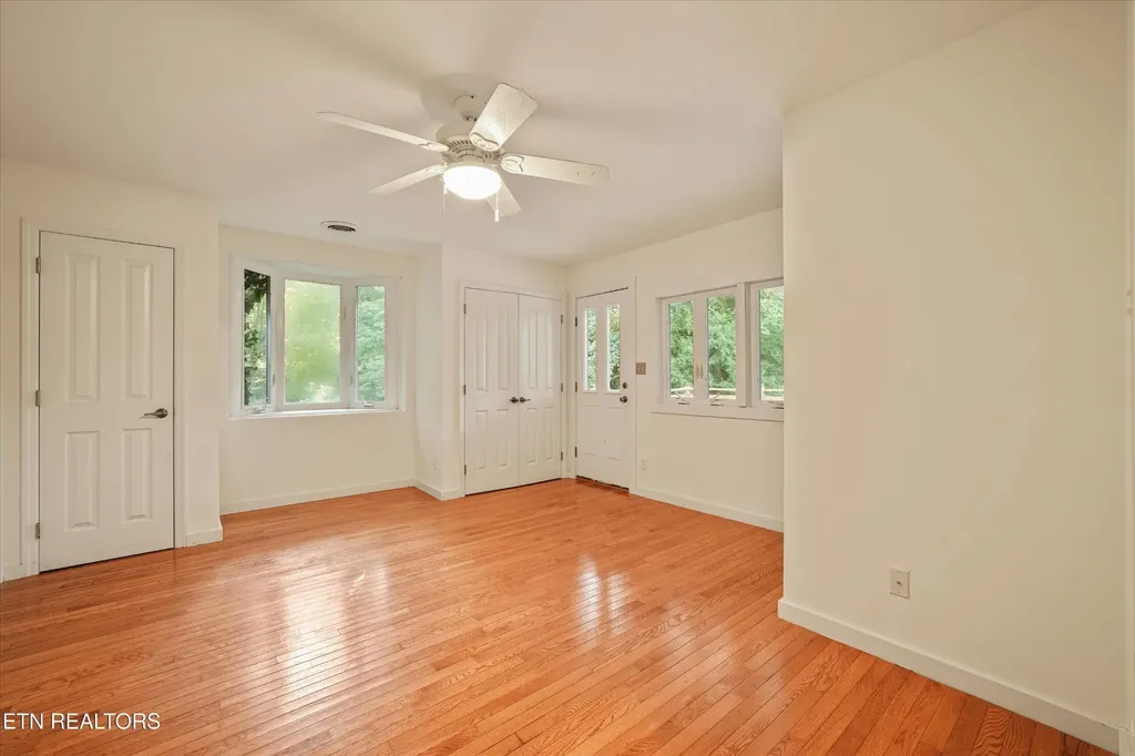 3254 Mountain Spring Way Knoxville TN 37917