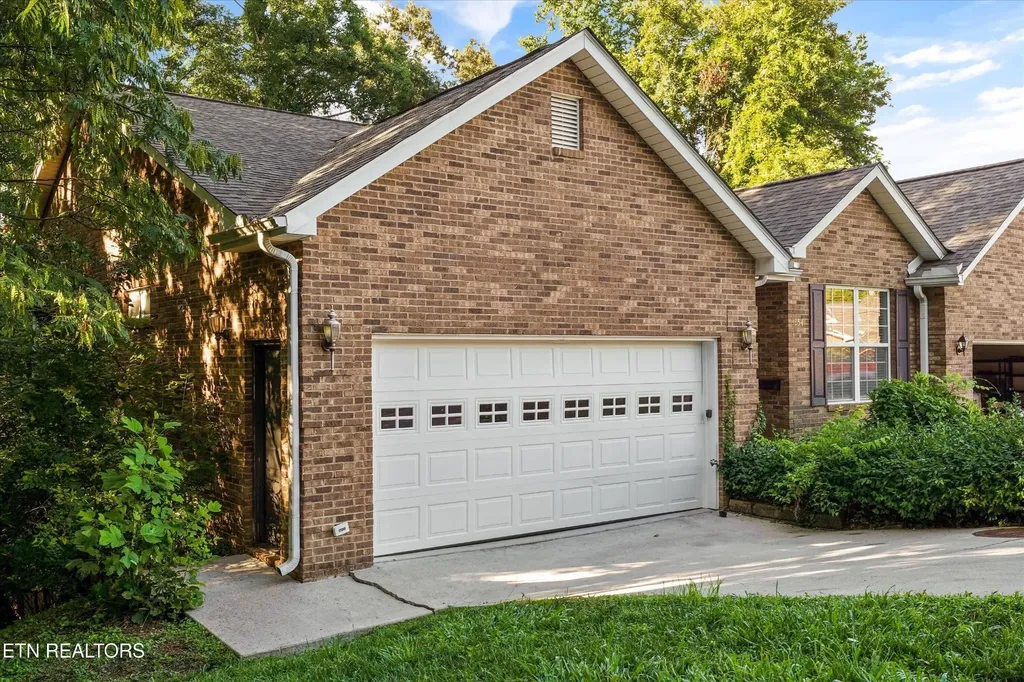 3254 Mountain Spring Way Knoxville TN 37917