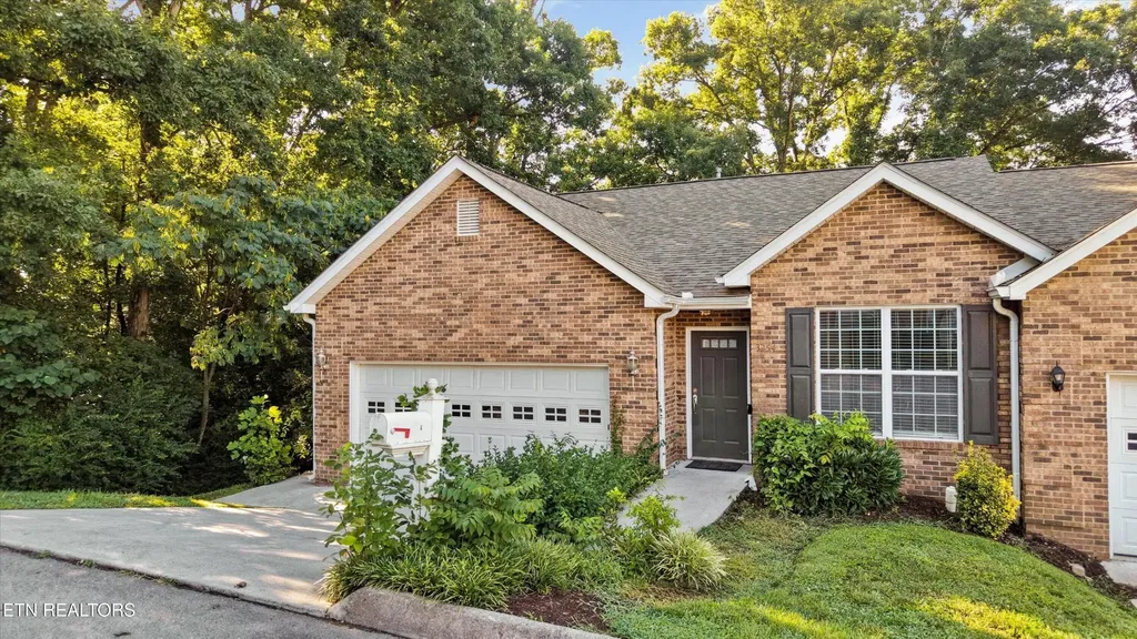 3254 Mountain Spring Way Knoxville TN 37917