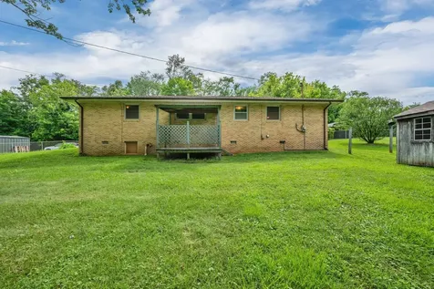 122 Tracy Academy Street Charlotte TN 37036