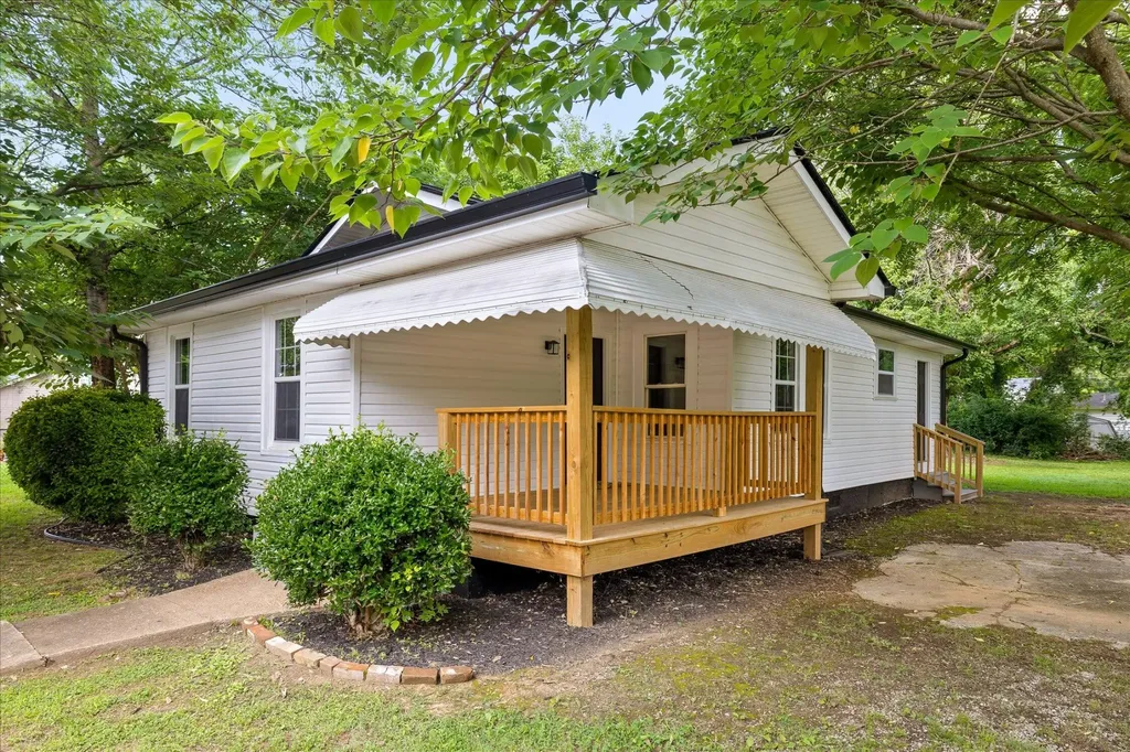 1009 N Hawthorne Street Chattanooga TN 37406