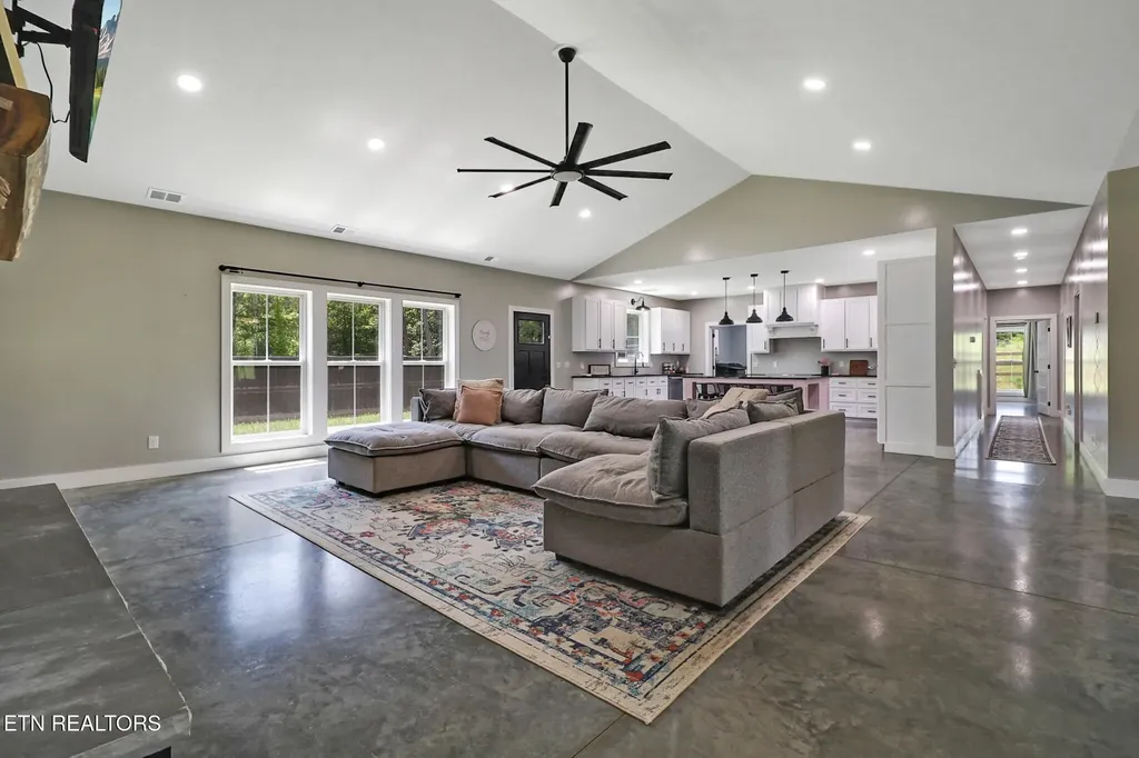 2175 N Lick Creek Road Byrdstown TN 38549