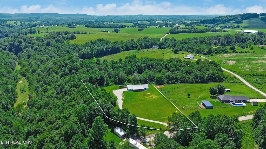 2175 N Lick Creek Road Byrdstown TN 38549