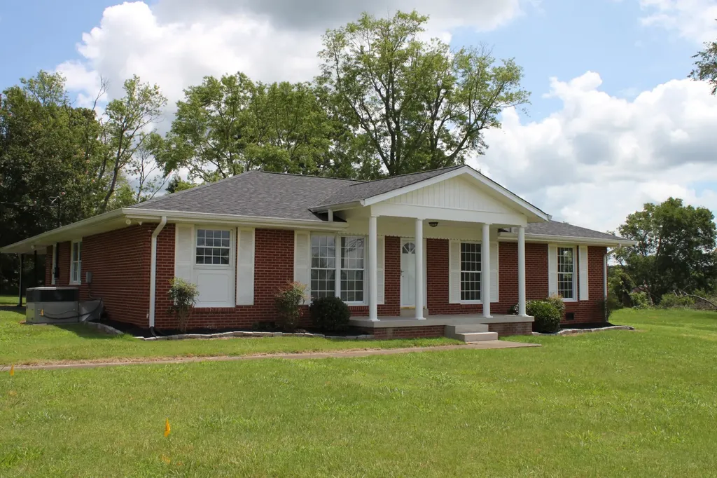 1789 Hartsville Pike Lebanon TN 37087